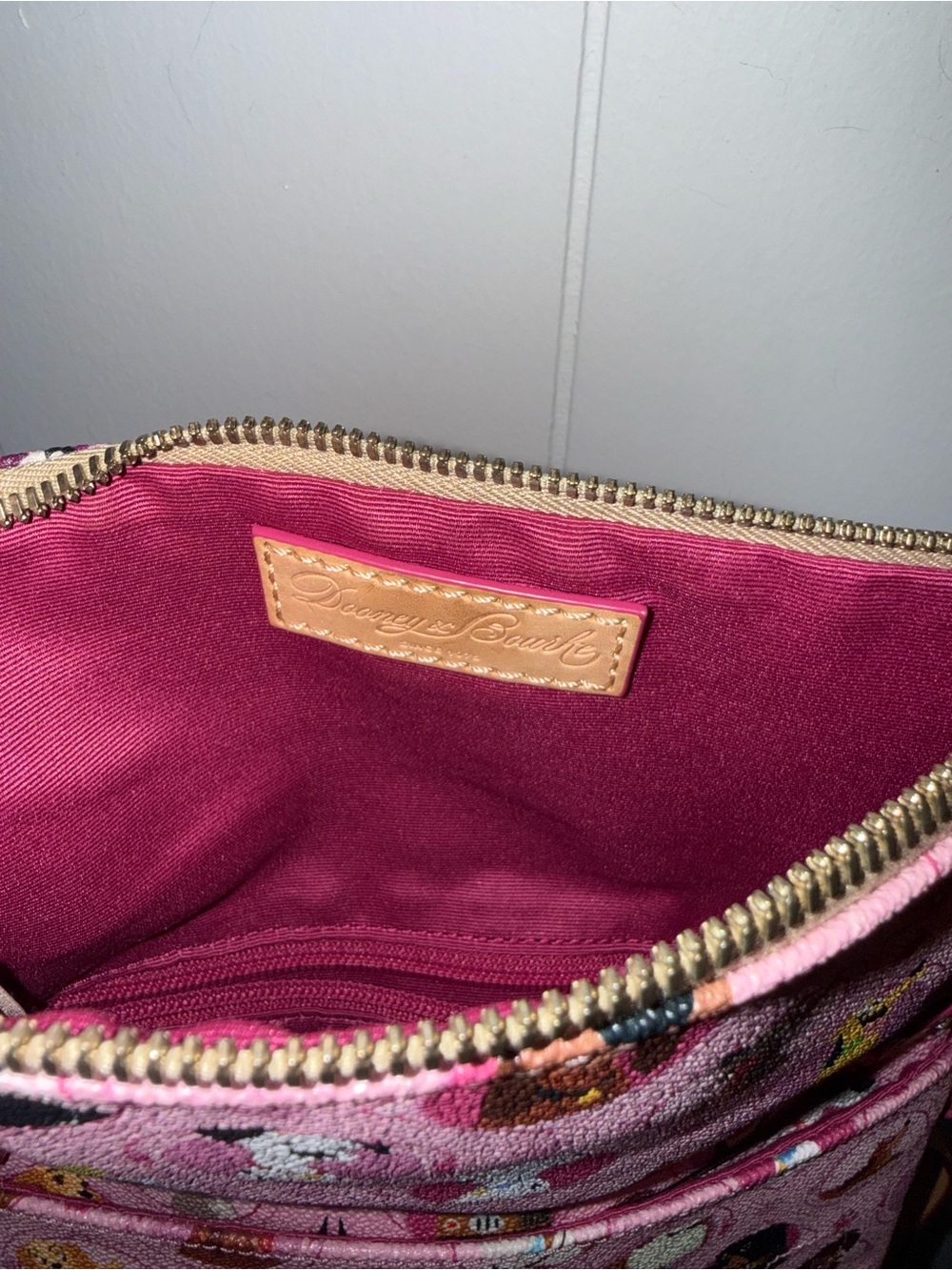 LIMITED EDITION Dooney & Bourke Pink Disney Dogs Cross Body - Picture 2 of 3